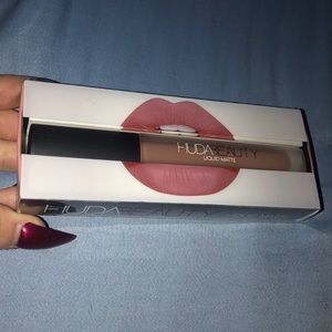 ‼️👄HUDA BEAUTY LIQUID MATTE LIP👄‼️